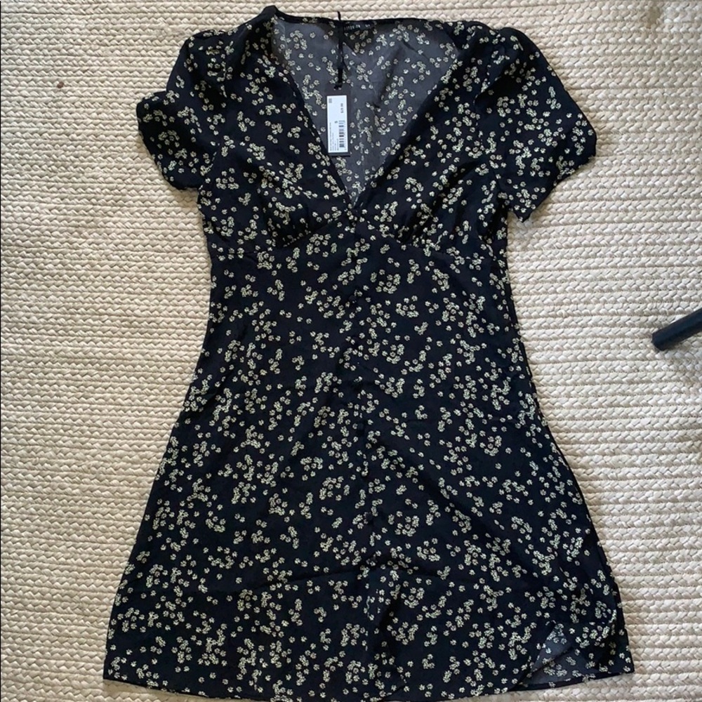 NWT deep V Puff Sleeve Mini Dress Size S